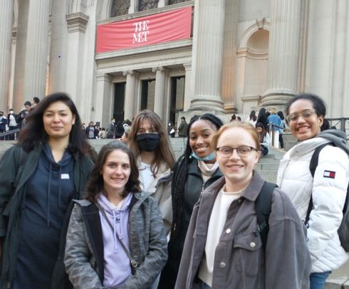 Honors students in front of Met